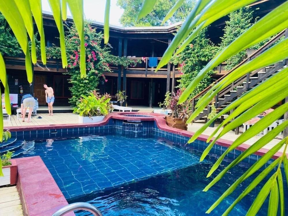Mango Inn
