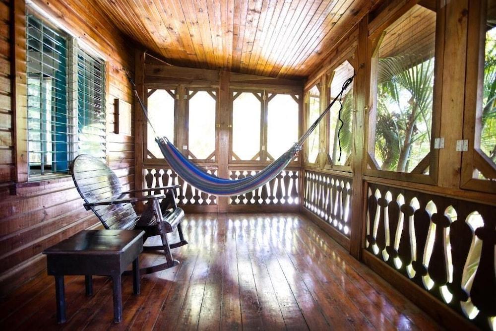 Mango Inn