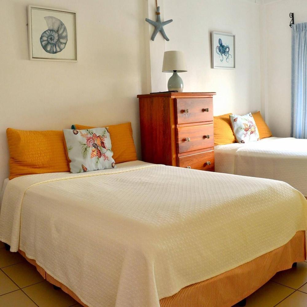Hotel y Restaurante Cesar Mariscos