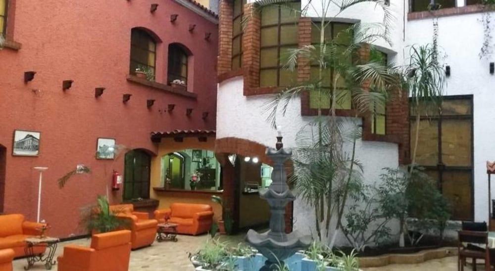 Hotel Villa Real Plaza