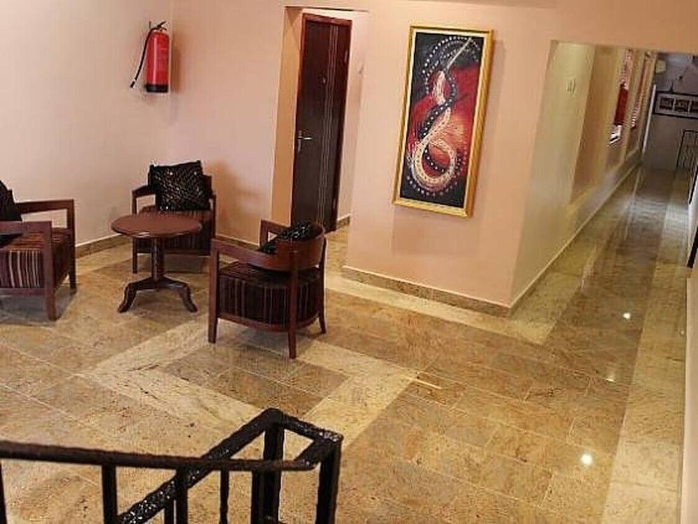 Adsuit Hotel