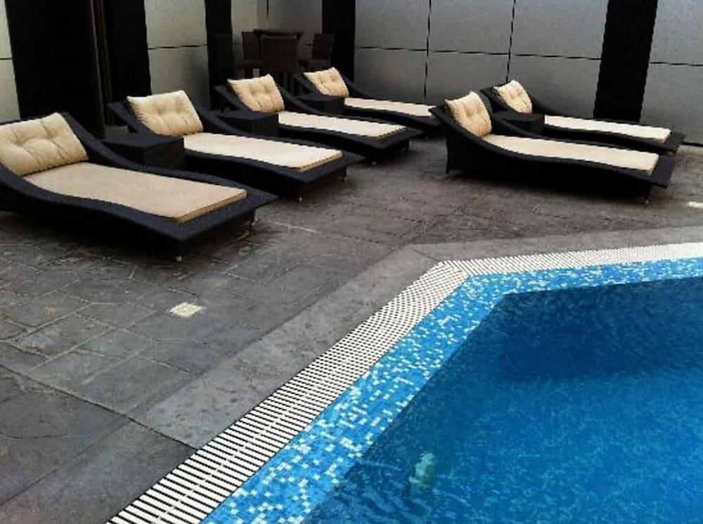 Adsuit Hotel