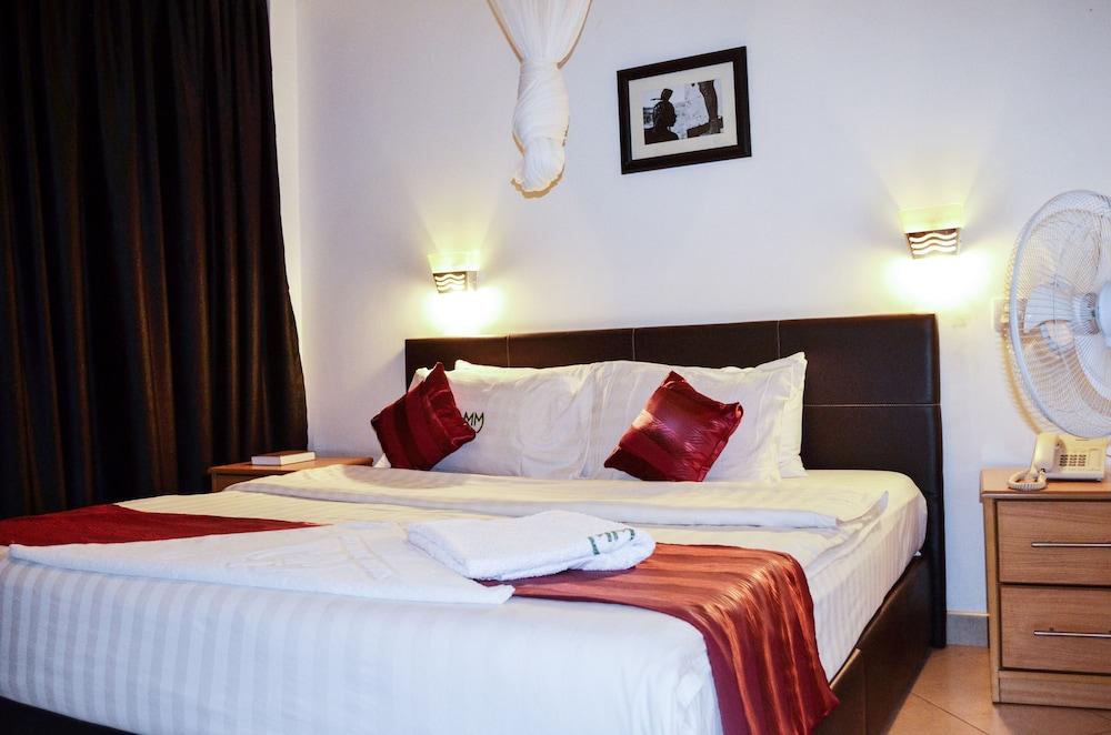 Wash & Wills Hotel