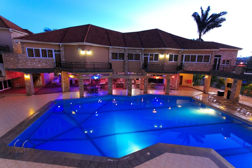 Wash & Wills Hotel