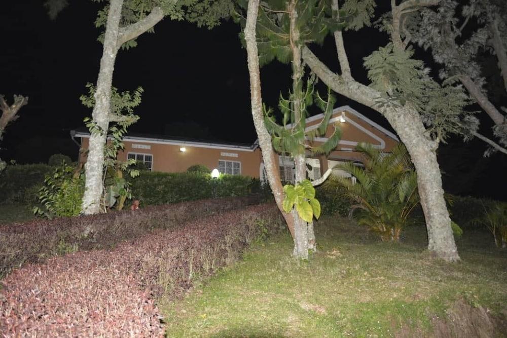 Kitojo Guest Cottages