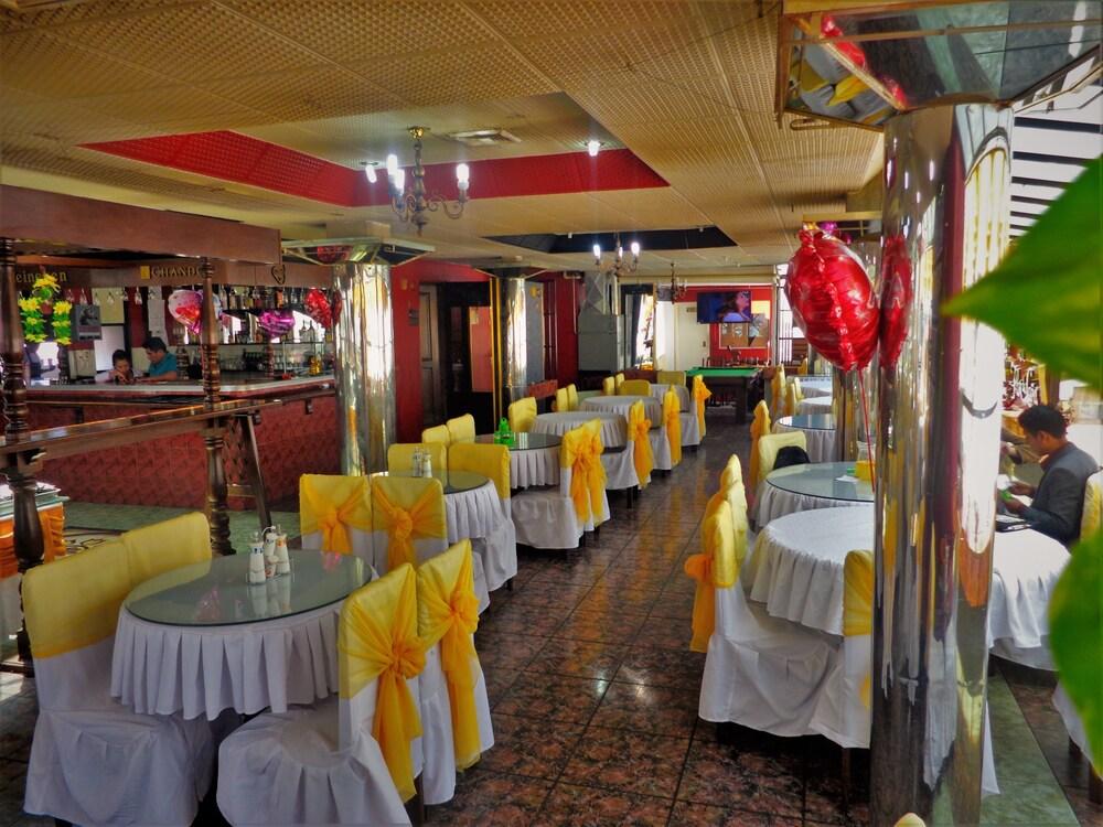 Alexander Palace Hotel