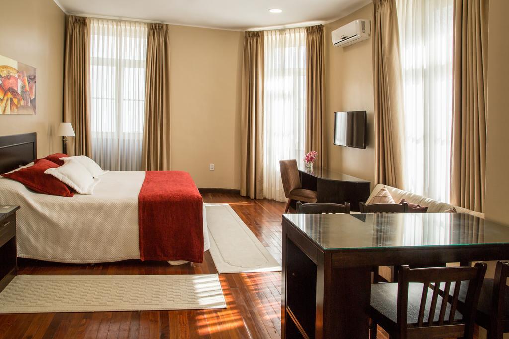 Victoria Plaza Hotel
