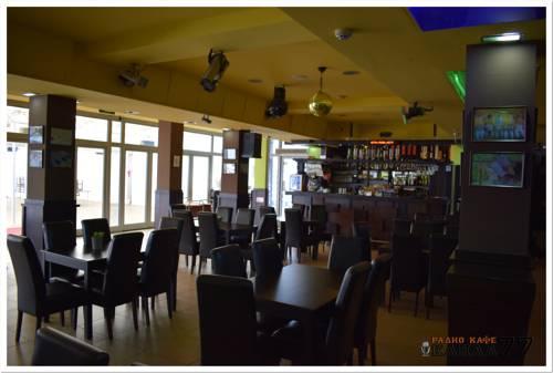 Radio Cafe Kanal 77 Hotel