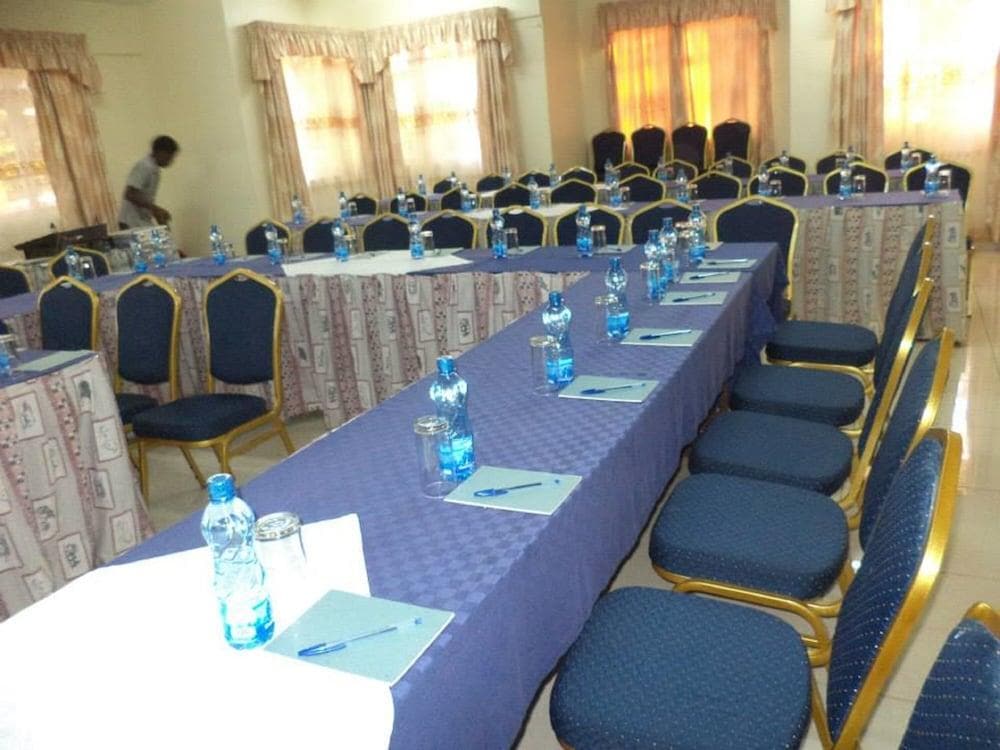 Skynest County Hotel