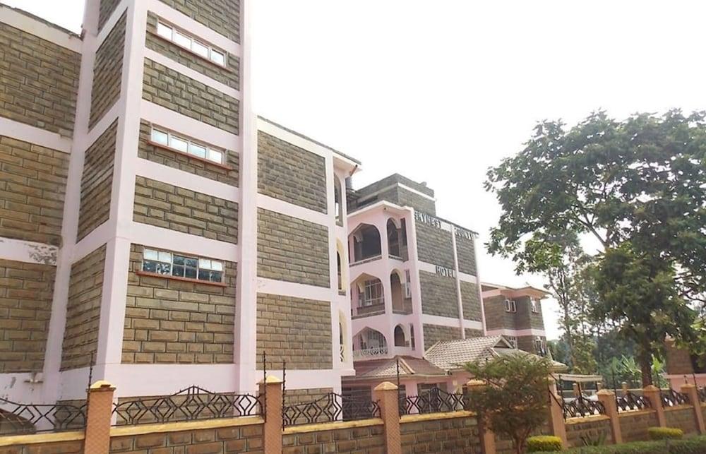 Skynest County Hotel