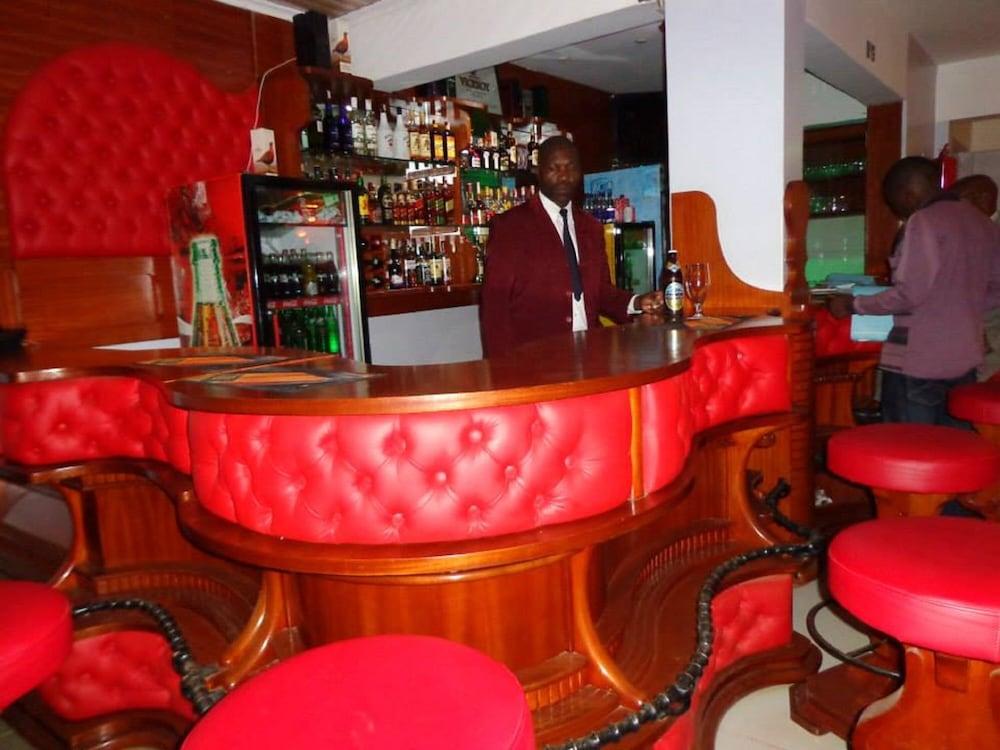 Skynest County Hotel