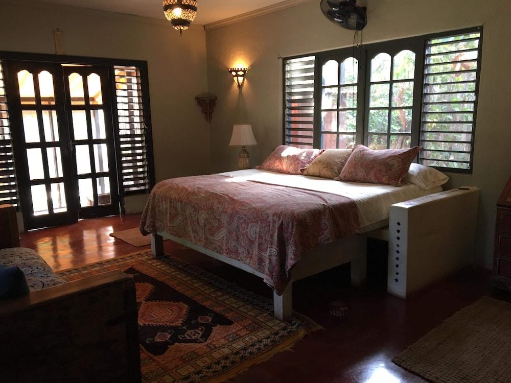 Katamah Beachfront Guesthouse