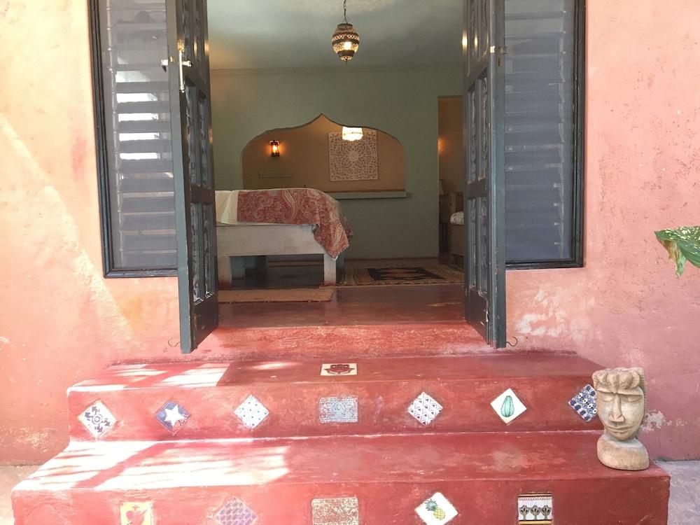 Katamah Beachfront Guesthouse