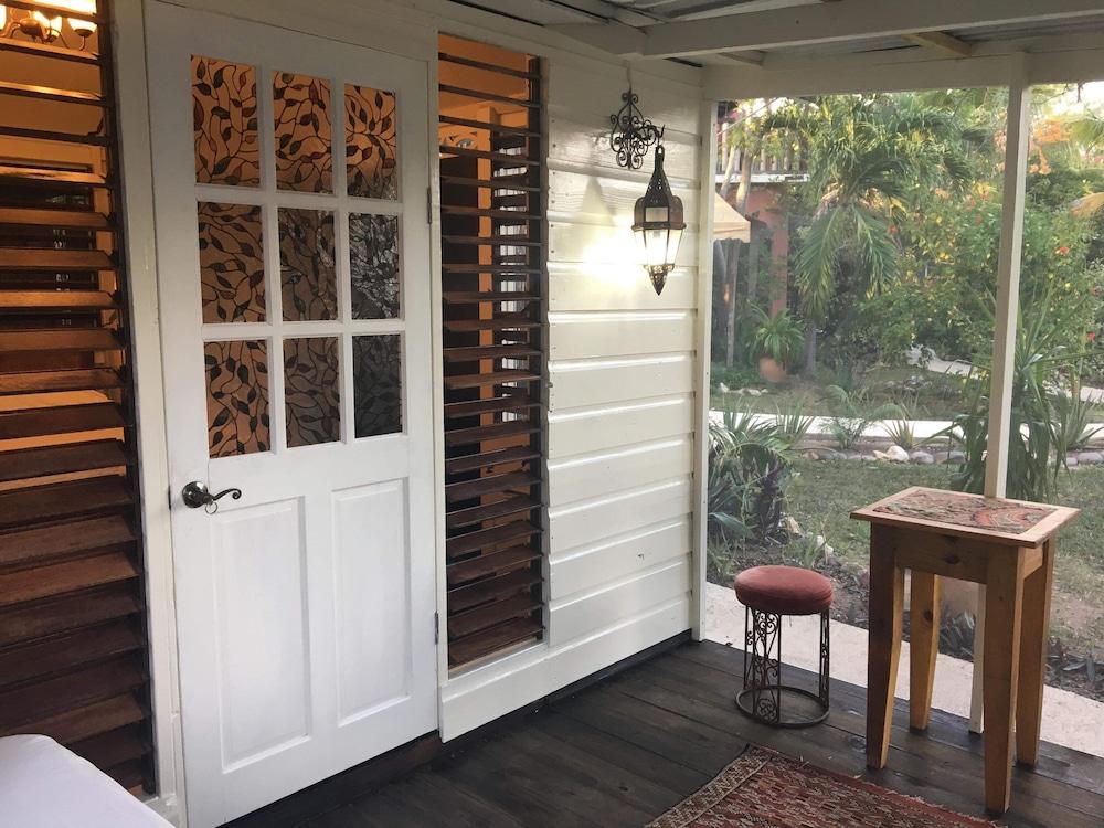 Katamah Beachfront Guesthouse