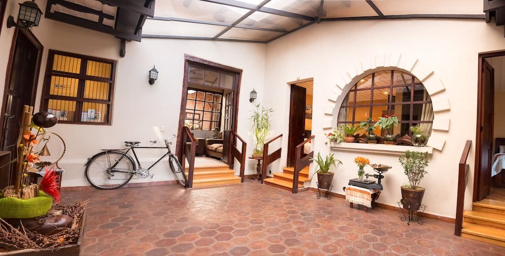 Hostal Calle Angosta