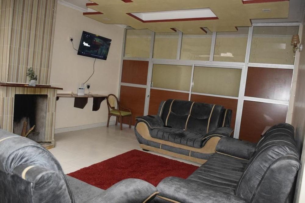 Yaris Guest House M&M