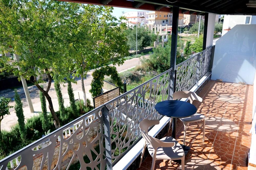 Central Park Hotel Ksamil