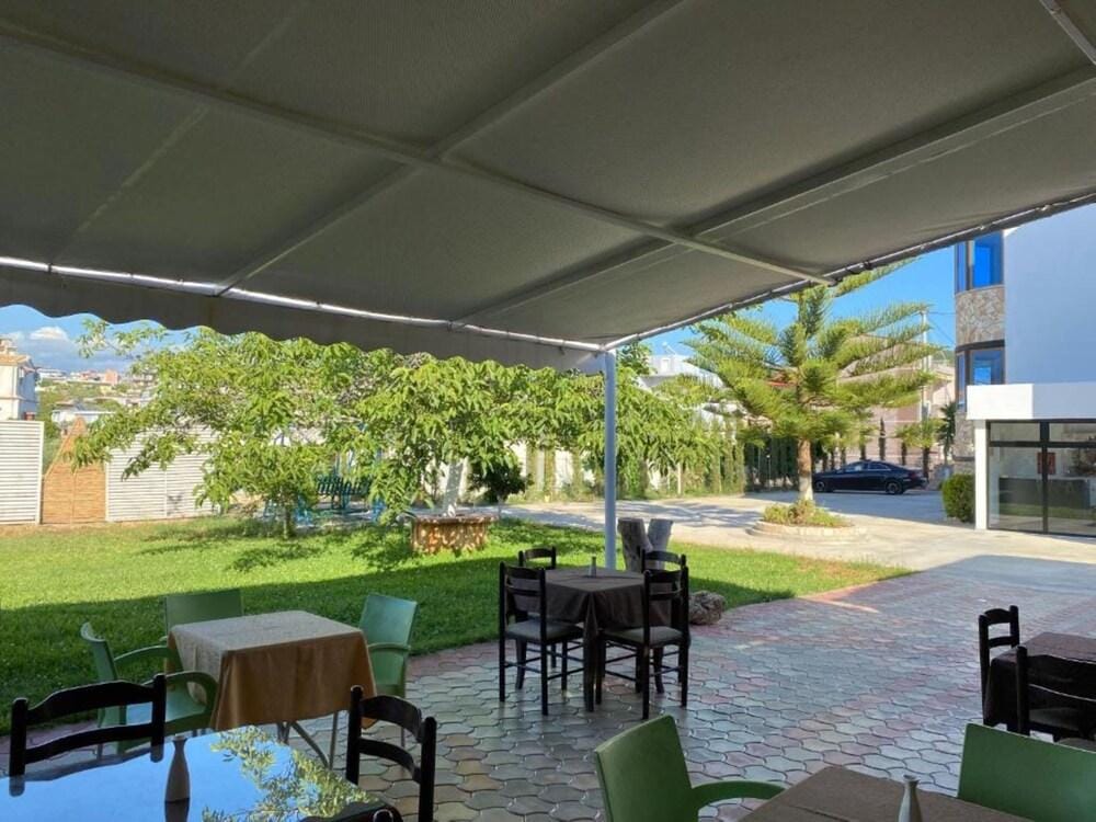 Central Park Hotel Ksamil