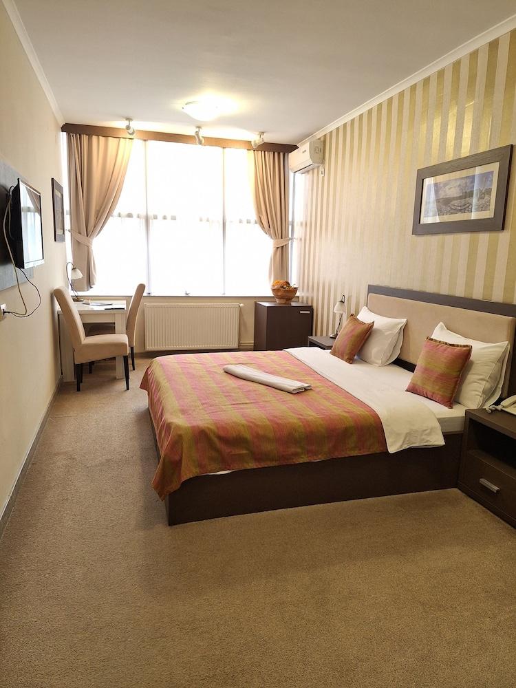 Hotel Ema