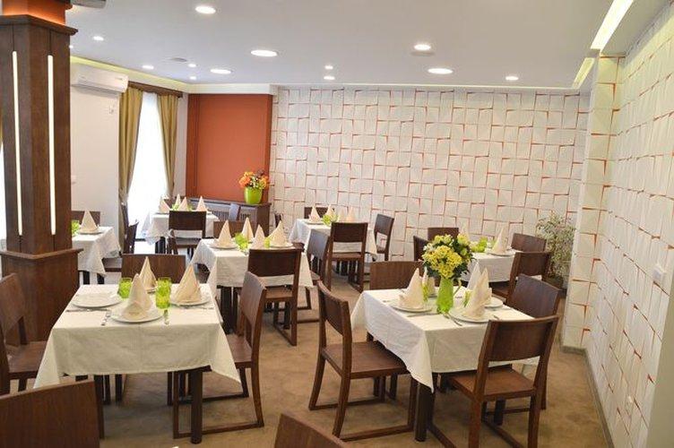 Hotel Ema