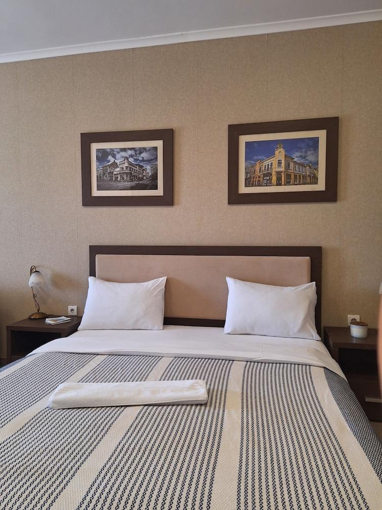 Hotel Ema