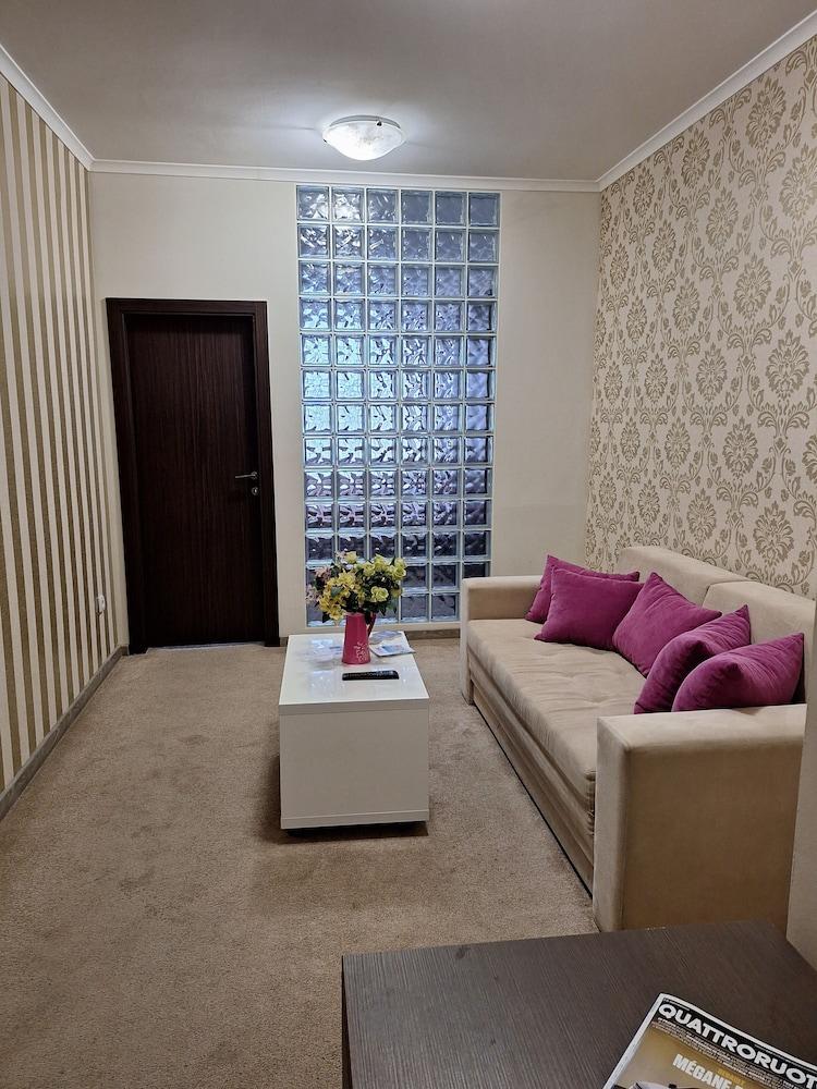 Hotel Ema