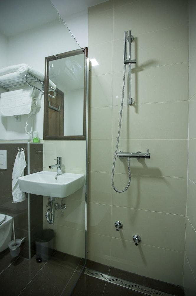 Heartland City Hotel