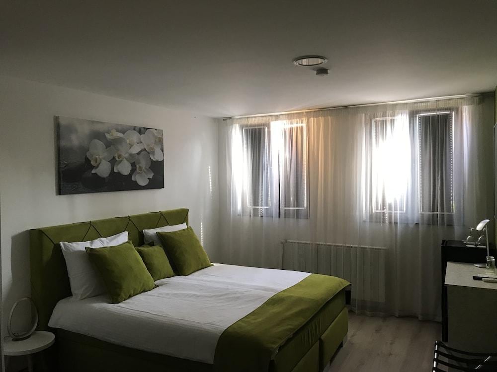Heartland City Hotel