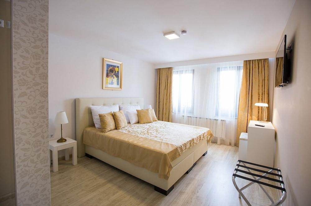 Heartland City Hotel