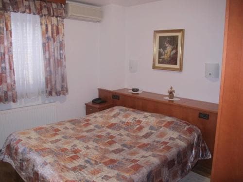 Apartmaji Sobe Ravbar