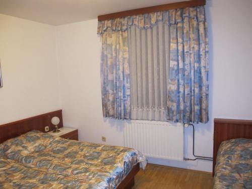 Apartmaji Sobe Ravbar