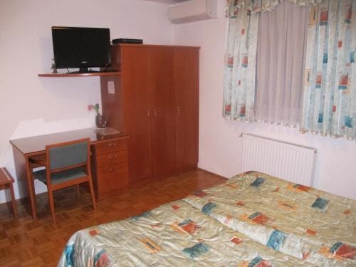 Apartmaji Sobe Ravbar