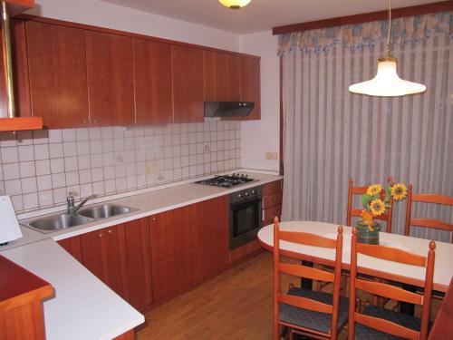 Apartmaji Sobe Ravbar