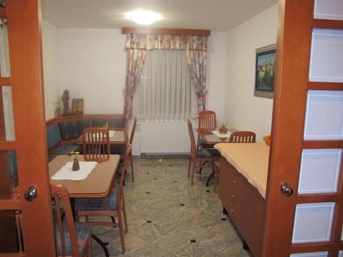 Apartmaji Sobe Ravbar