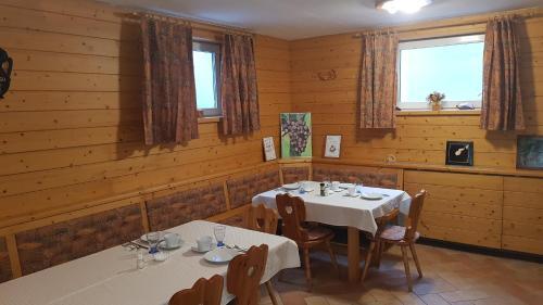 Apartmaji Sobe Ravbar