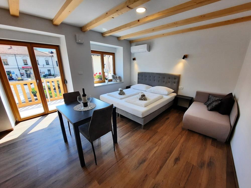 Apartments Hlapi