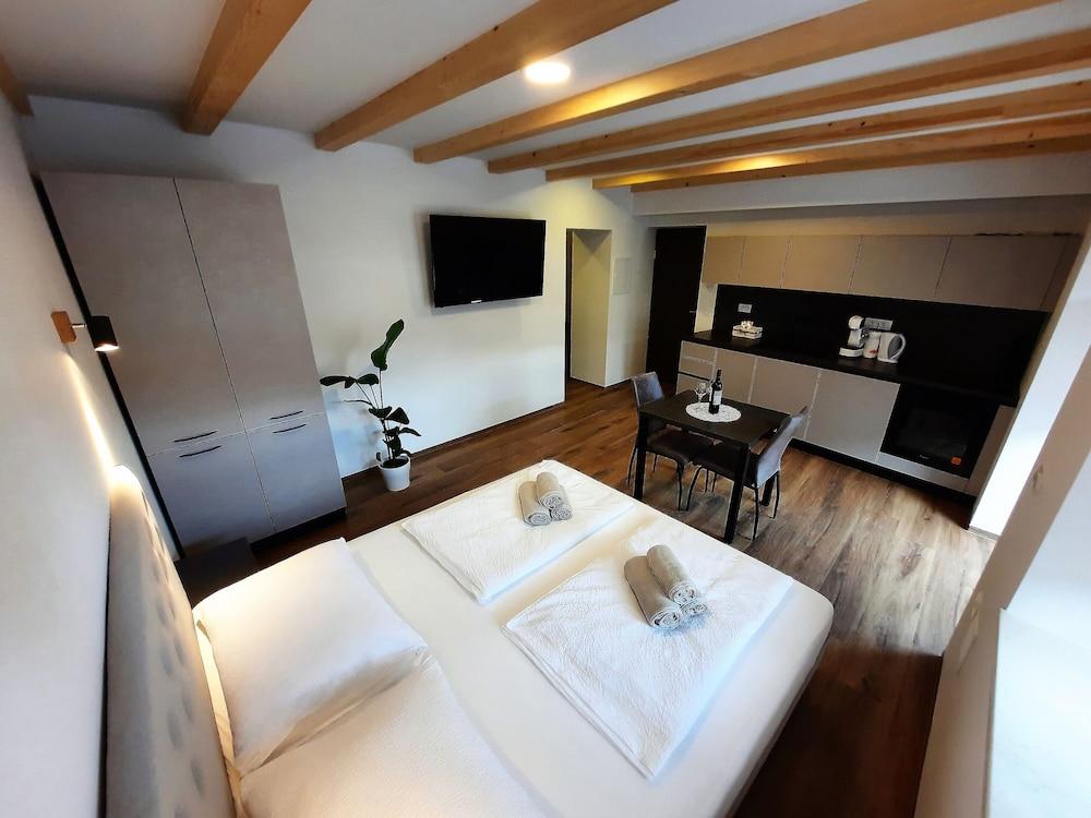Apartments Hlapi