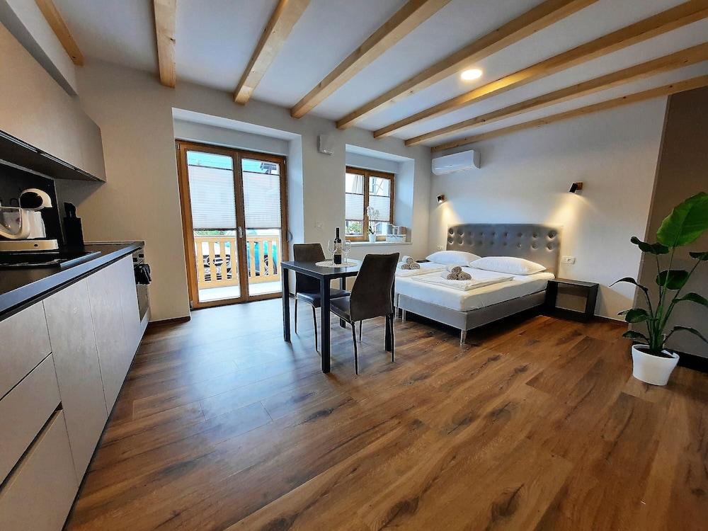 Apartments Hlapi