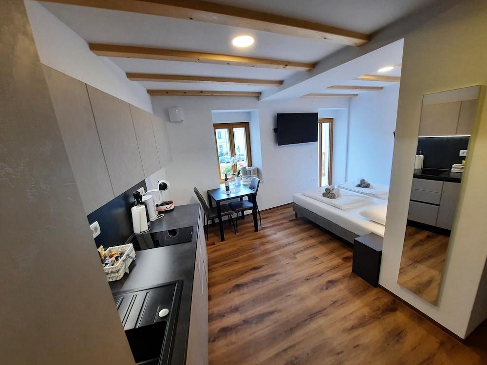 Apartments Hlapi