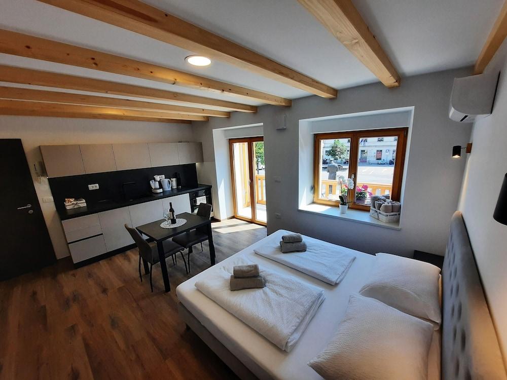 Apartments Hlapi