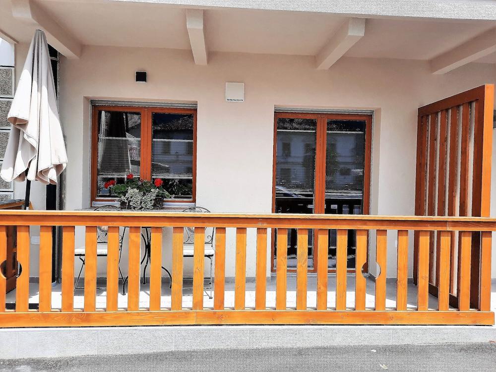 Apartments Hlapi