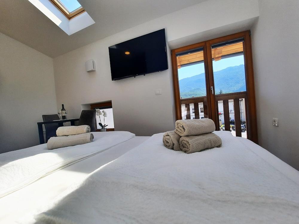 Apartments Hlapi