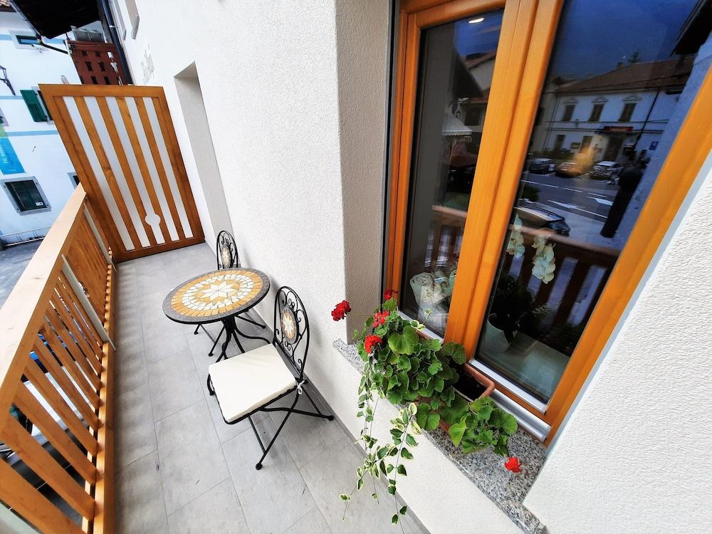 Apartments Hlapi