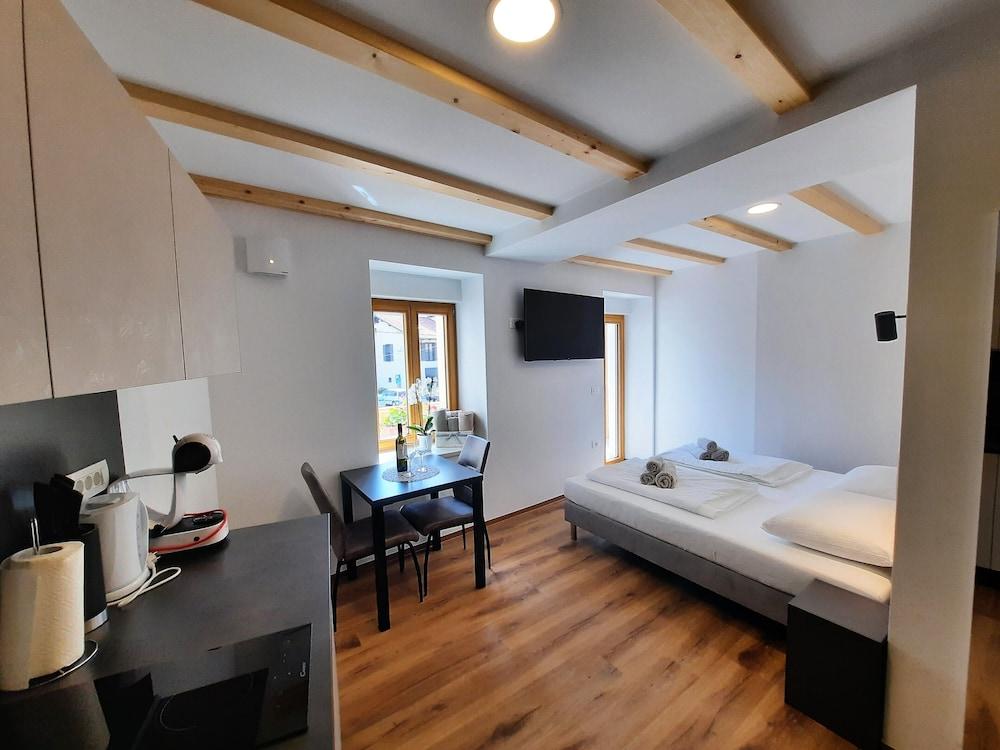 Apartments Hlapi
