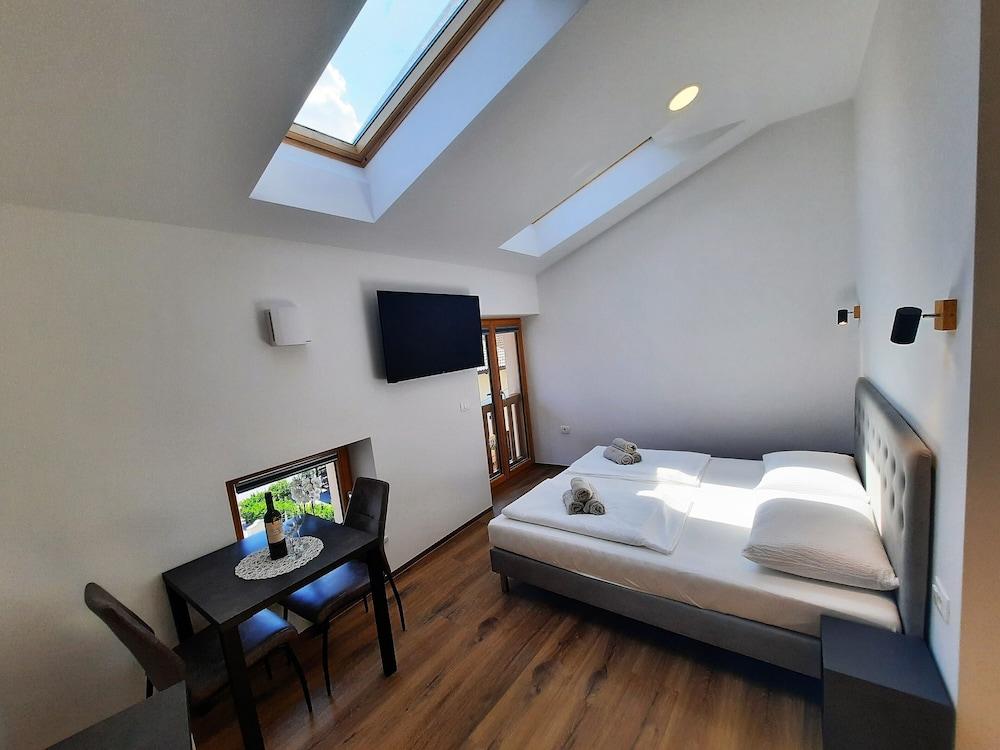 Apartments Hlapi