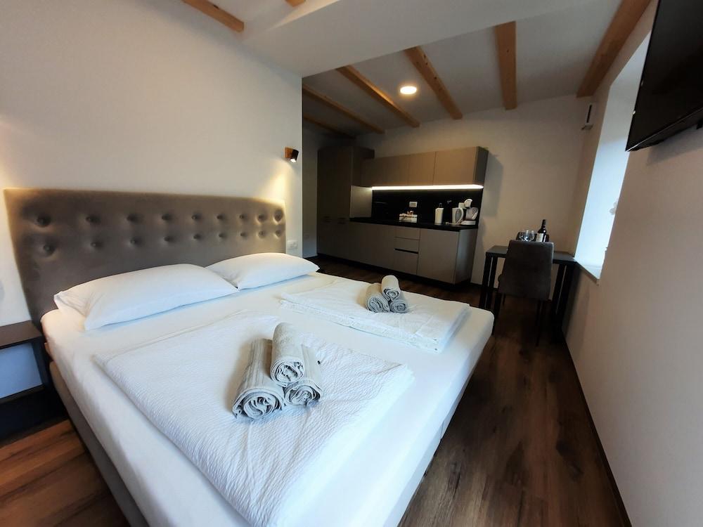Apartments Hlapi