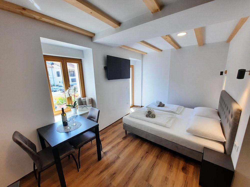 Apartments Hlapi