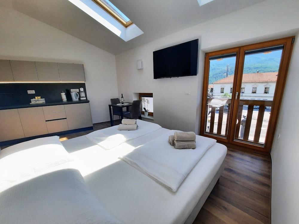 Apartments Hlapi