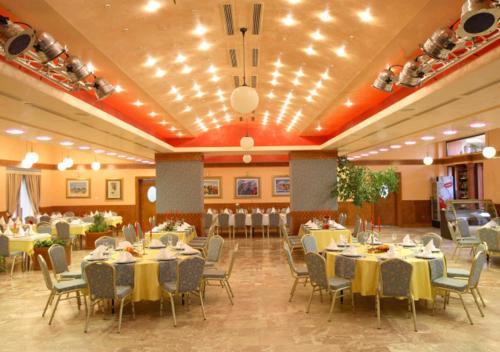 Hotel Dinara