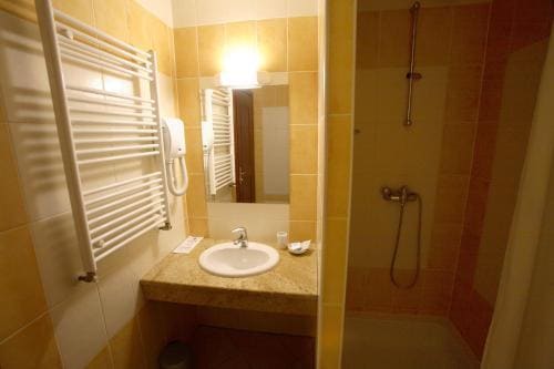 Hotel Dinara